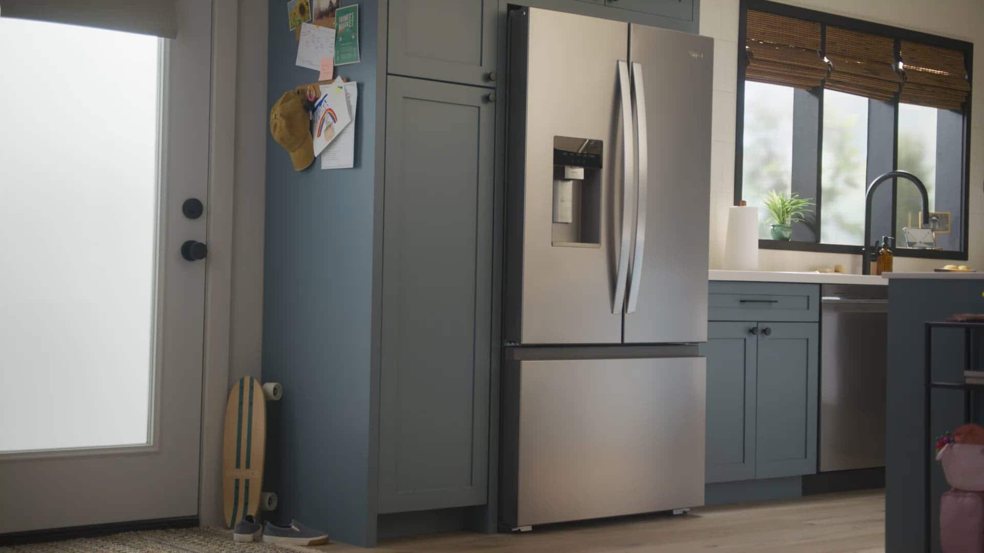 Whirlpool 36" French Door Counter-Depth Refrigerator 24 cu. ft WRFC3036RZ - Image 9