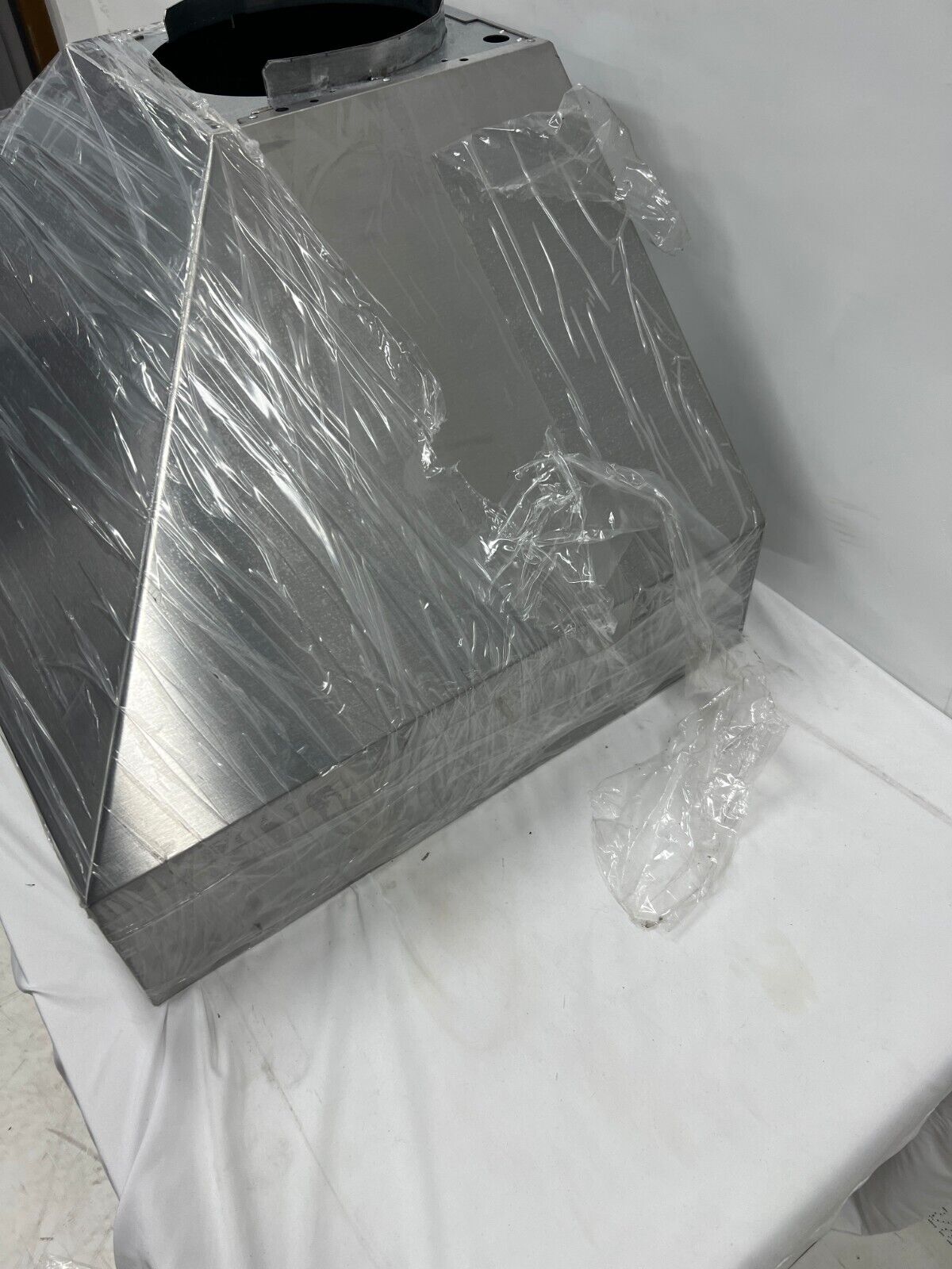 Viking 36" 5 Series Wall Mount Chimney Range Hood VCWH53648SS, No Blower (sold Seperatl
