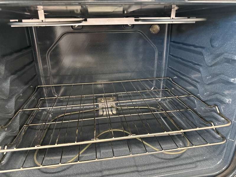 Whirlpool 30" Freestanding Electric Coil Range 4.3 cu. ft White WFC315S0JW - Assessment Photo 10
