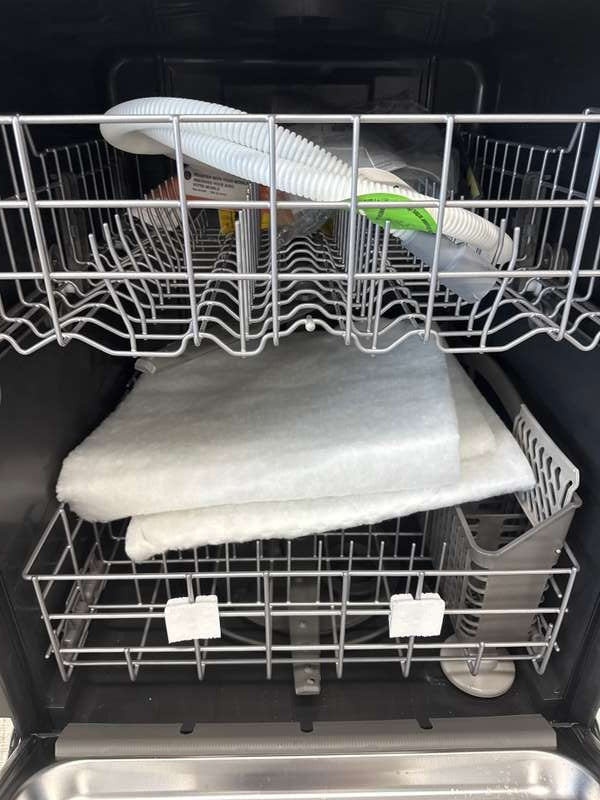 Whirlpool 24" Dishwasher 55 dBA Fingerprint Resistant Stainless Steel WDP540HAMZ - Assessment Photo 10