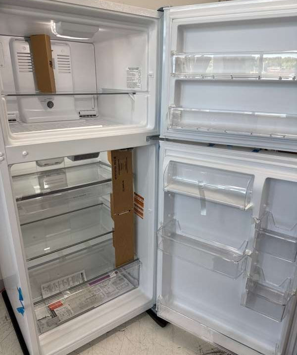 Maytag 30" Top Freezer Garage Ready Refrigerator 19 cu. ft White MRTX5119SW - Assessment Photo 10