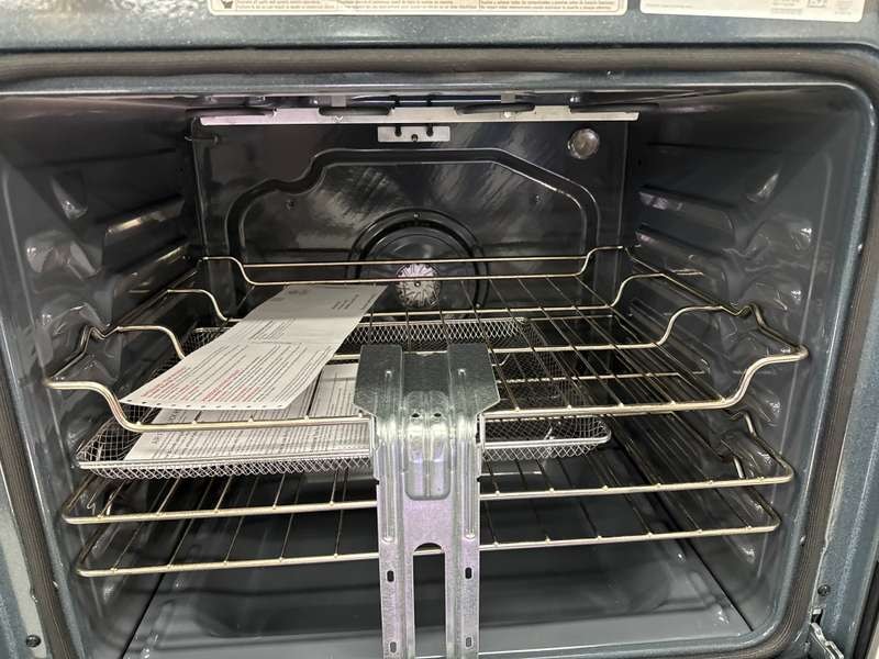 Whirlpool 30" Slide-In Electric Range 6.4 cu. ft Convection WEE745H0LZ - Assessment Photo 10