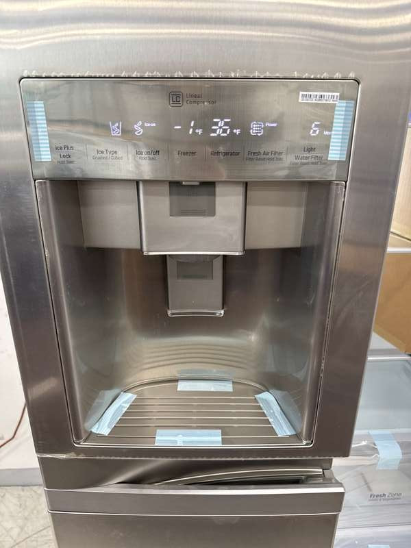 LG 36" Side-by-Side Refrigerator 22.0 cu. ft Stainless Steel LSC22991ST - Assessment Photo 10