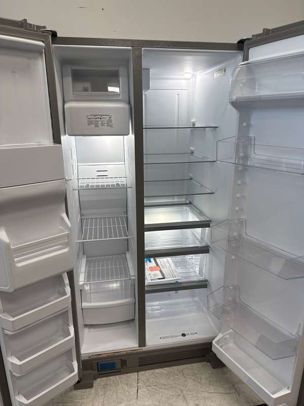 Whirlpool 36" Side-by-Side Refrigerator 25 cu. ft Stainless Steel WRS335SDHM - Assessment Photo 11