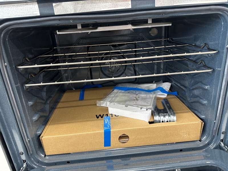 Whirlpool 30" Freestanding Gas Range 5.0 cu. ft Convection Steam WFGS4530SS - Assessment Photo 11