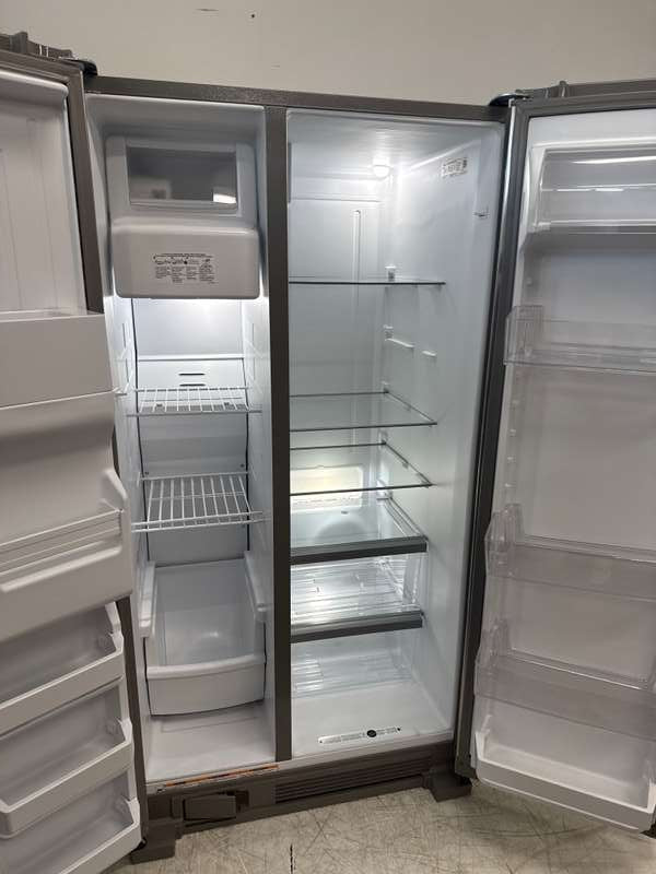 Whirlpool 36" Side-by-Side Refrigerator 24 cu. ft Stainless Steel WRS315SDHM - Assessment Photo 11