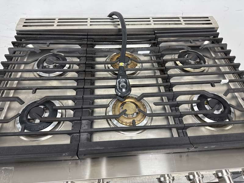 Frigidaire Professional 36" Electric Range 4.4 Cu Ft Convection PCFD3670AF - Assessment Photo 11