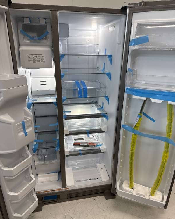 Whirlpool 33" Side-by-Side Refrigerator 21 cu. ft Stainless Steel WRS321SDHZ - Assessment Photo 11