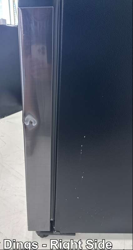 Samsung 33" Counter-Depth French Door Refrigerator 17.5 cu. ft RF18A5101SG - Assessment Photo 11