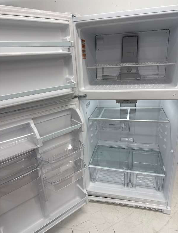 Whirlpool 33" Top Freezer Refrigerator White 21 cu. ft WRT311FZDW - Assessment Photo 11