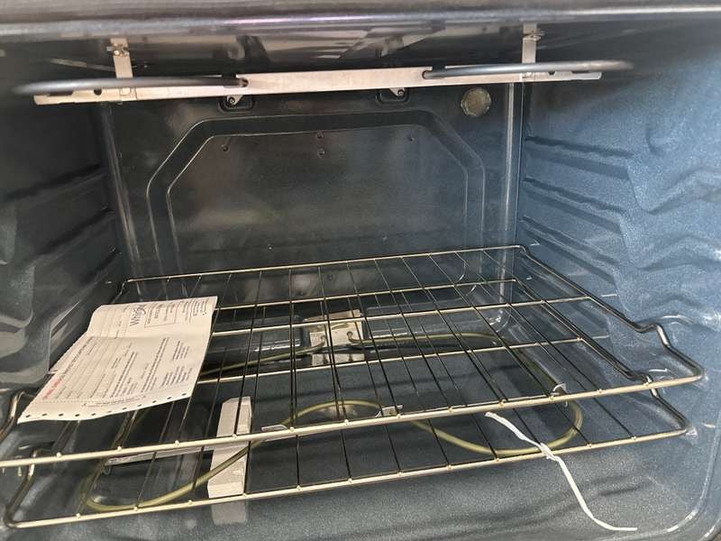 Whirlpool 30" Freestanding Electric Range w/ Self Clean 5.3 cu. ft WFES3530RS - Assessment Photo 11