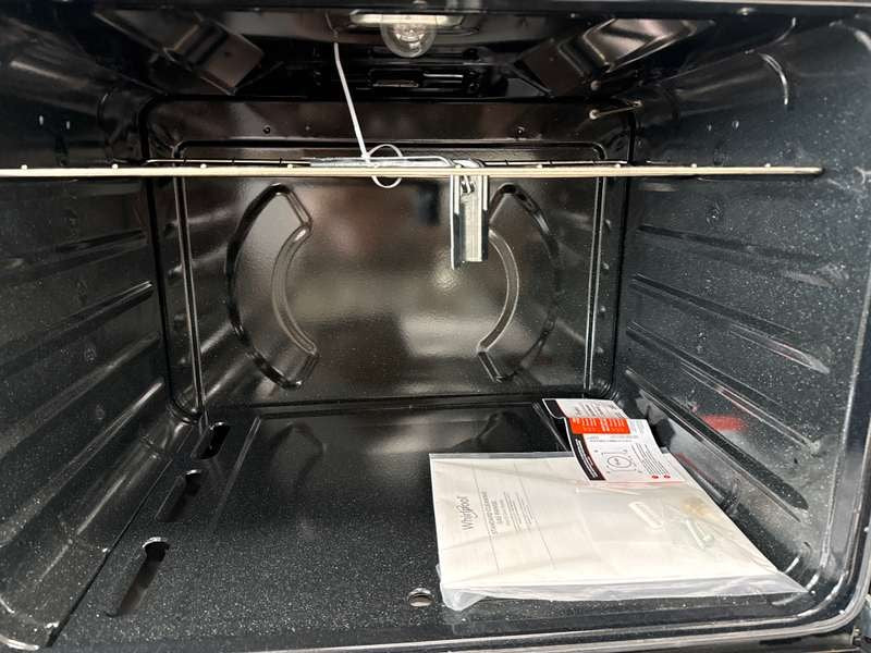 Whirlpool 30" Freestanding Gas Range Edge to Edge Cooktop 5.1 cu. ft WFG505M0MW - Assessment Photo 11