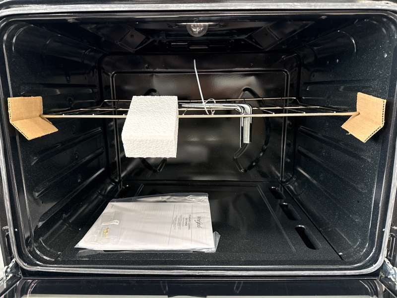Whirlpool 30" Freestanding Gas Range Edge to Edge Cooktop 5.1 cu. ft WFG505M0MW - Assessment Photo 11