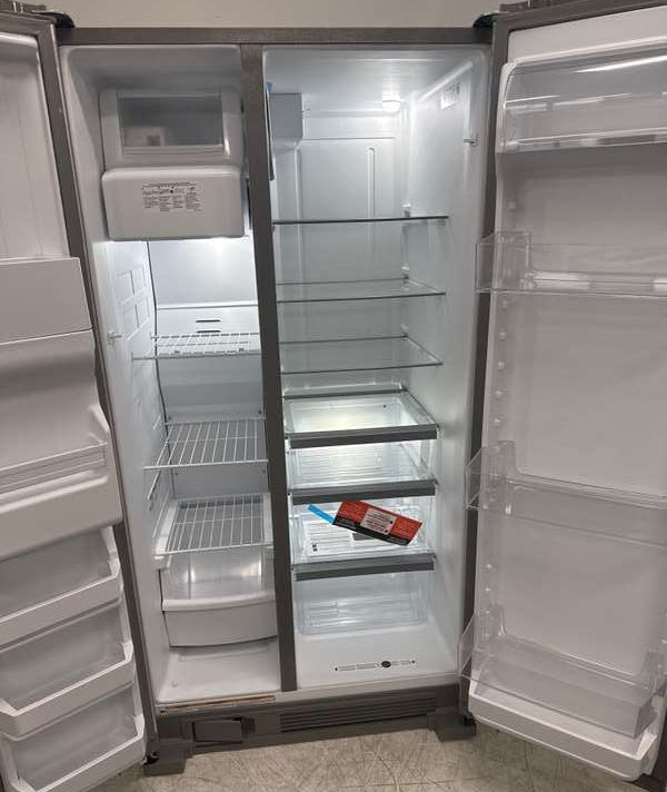 Whirlpool 36" Side-by-Side Refrigerator 25 cu. ft Stainless Steel WRS335SDHM - Assessment Photo 11