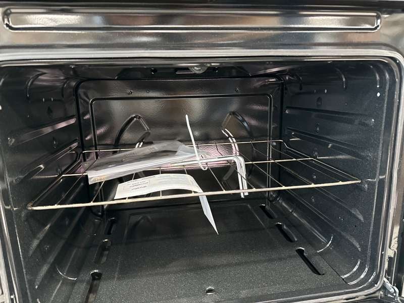 Whirlpool 30" Freestanding Gas Range w/ Broiler Drawer 5.1 cu. ft WFG320M0MS - Assessment Photo 12