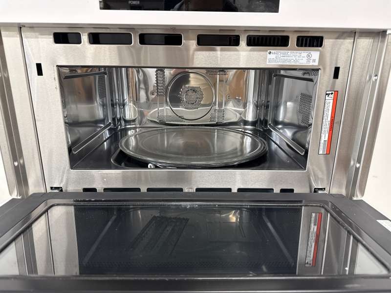 LG 30" Smart Built-In Electric Convection Wall Oven Microwave WCES6428N - Assessment Photo 12
