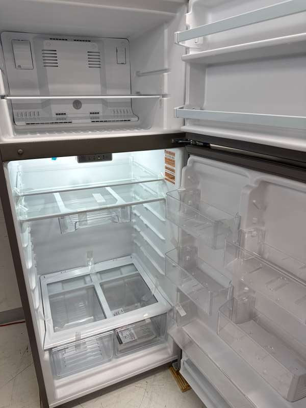 Whirlpool 28" Top Freezer Refrigerator 18 cu. ft Stainless Steel WRT518SZFM - Assessment Photo 12