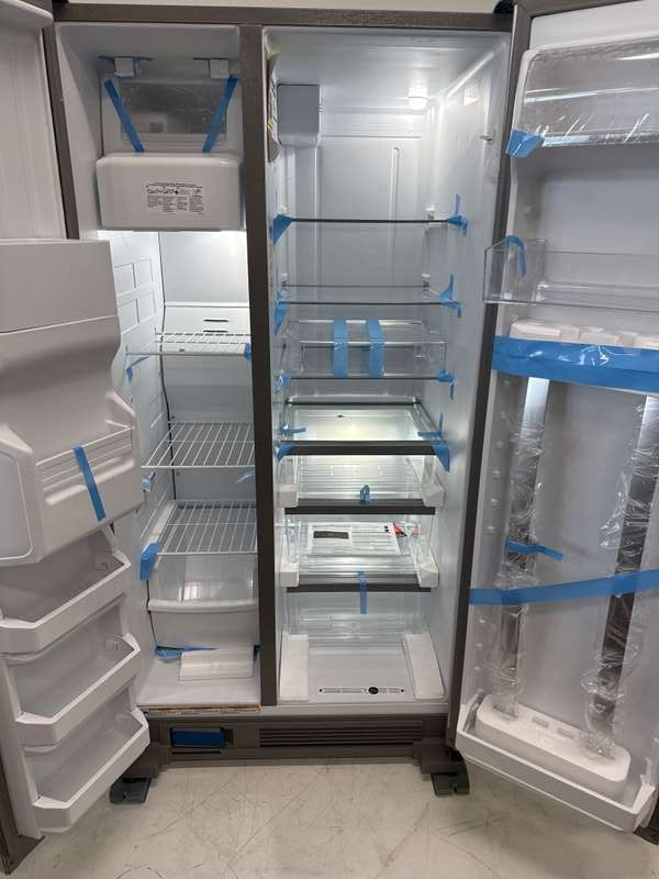 Whirlpool 36" Side-by-Side Refrigerator 25 cu. ft Stainless Steel WRS335SDHM - Assessment Photo 12
