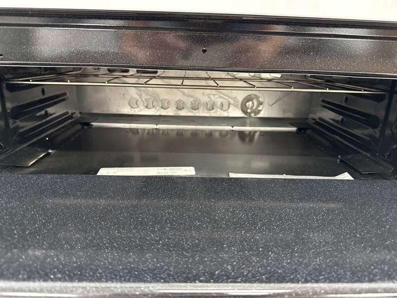 Amana 30" Freestanding Gas Range 5.1 cu. ft AGR6303MMW - Assessment Photo 12