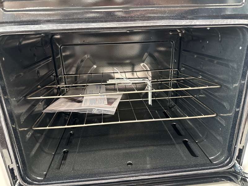 Whirlpool 30" Freestanding Gas Range w/ Broiler Drawer 5.1 cu. ft WFG505M0MW - Assessment Photo 12