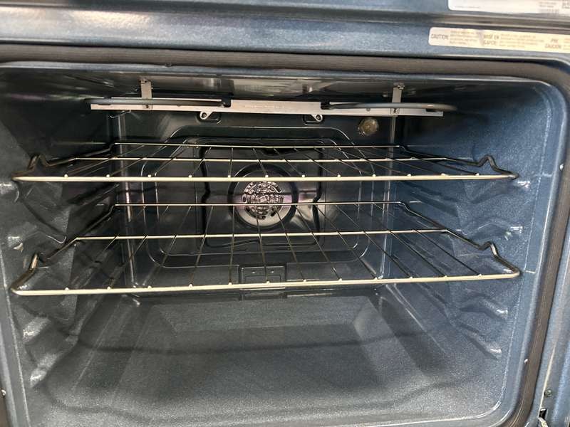 Whirlpool 30" Slide-In Electric Convection Range 5.0 cu. ft Black WSES5030SB - Assessment Photo 12