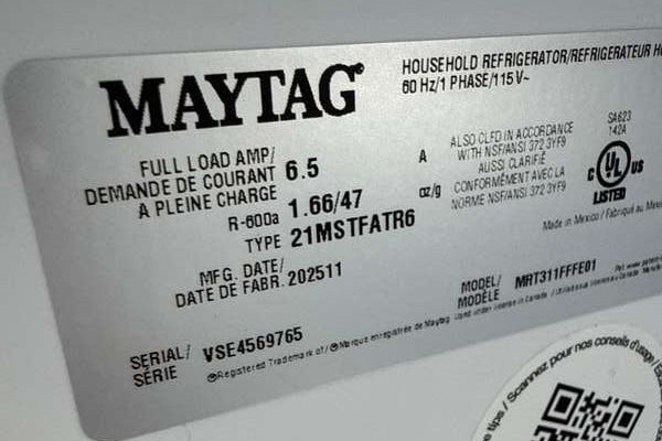 Maytag 33" Top Freezer Refrigerator 20.5 cu. ft Black MRT311FFFE - Assessment Photo 12