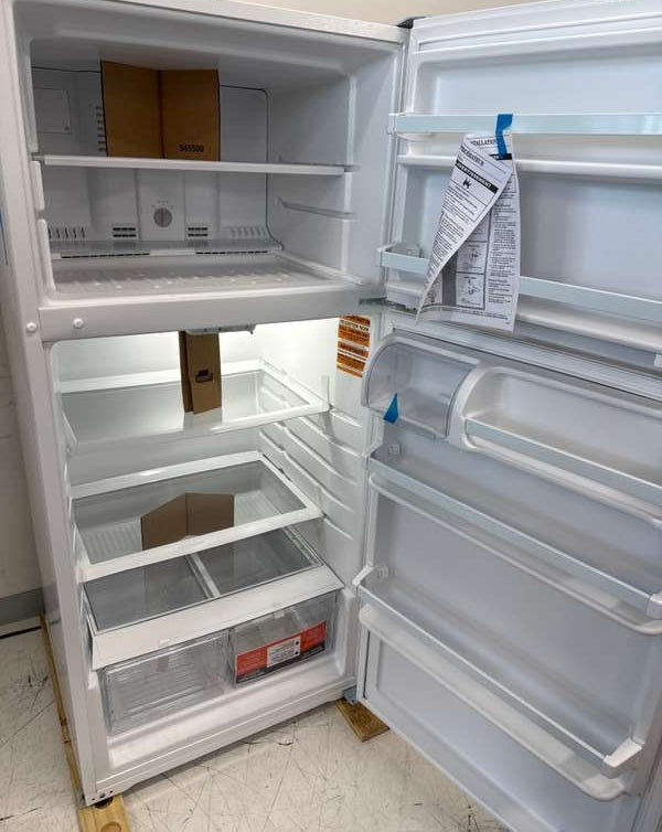 Whirlpool 28" Top Freezer Refrigerator 14.3 cu. ft White WRT314TFDW - Assessment Photo 12