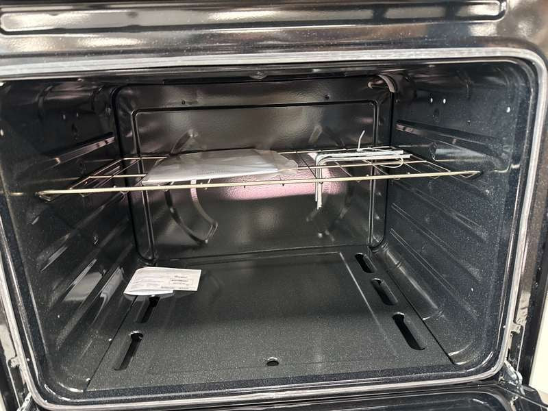 Whirlpool 30" Freestanding Gas Range w/ Broiler Drawer 5.1 cu. ft WFG320M0MB - Assessment Photo 12