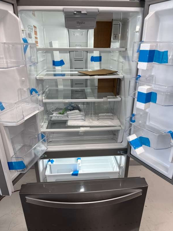 Whirlpool 30" French Door Refrigerator 20 Cu.ft Stainless Steel WRF560SEHZ - Assessment Photo 12