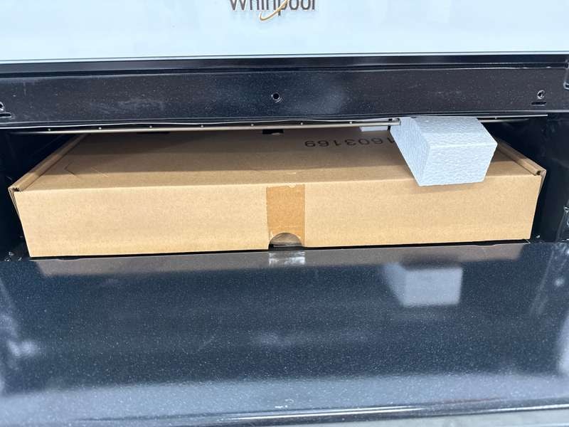 Whirlpool 30" Freestanding Gas Range Edge to Edge Cooktop 5.1 cu. ft WFG505M0MW - Assessment Photo 12