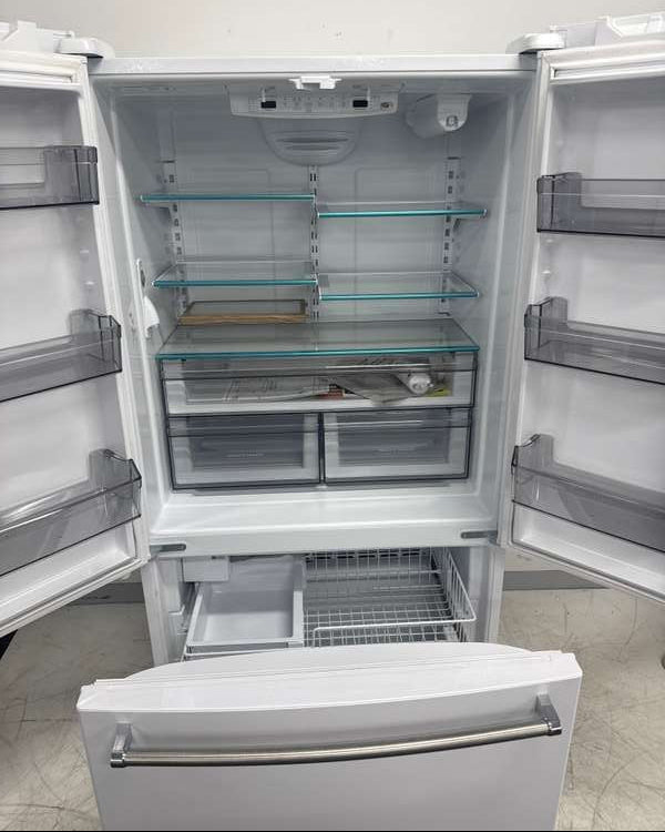 KitchenAid 36" Counter-Depth French Door Refrigerator 23.8 Cu. Ft KRFC136RWH - Assessment Photo 13