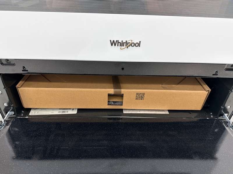 Whirlpool 30" Freestanding Gas Range w/ Broiler Drawer 5.1 cu. ft WFG505M0MW - Assessment Photo 13