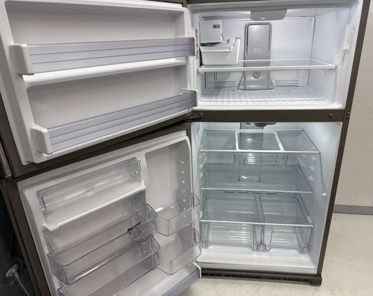 Whirlpool 33" Top Freezer Refrigerator 21.3 cu. ft Stainless Steel WRT541SZDM - Assessment Photo 5