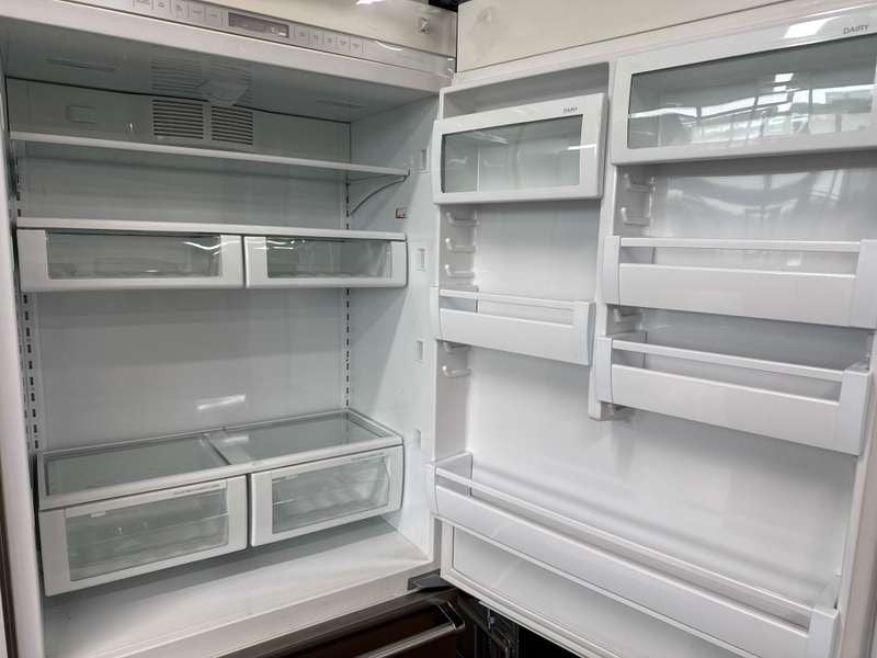Viking 36" Built-In Bottom Freezer Refrigerator 20.4 Cu. Ft VCBB5363ERSS - Assessment Photo 7