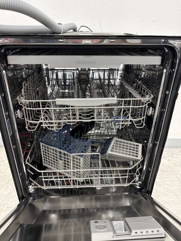 Samsung StormWash 48 dBA 24" Top Control Dishwasher w/ 3rd Rack DW80R5060US - Assessment Photo 7