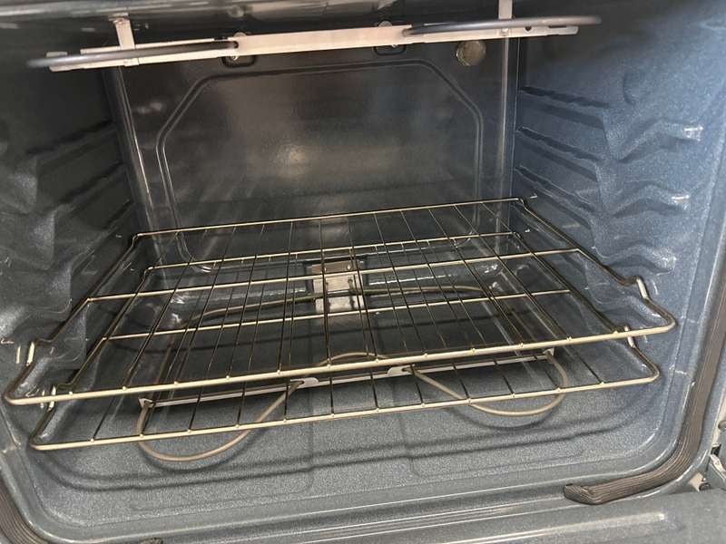 Amana 30" Freestanding Electric Range White AER6603SFW - Assessment Photo 8