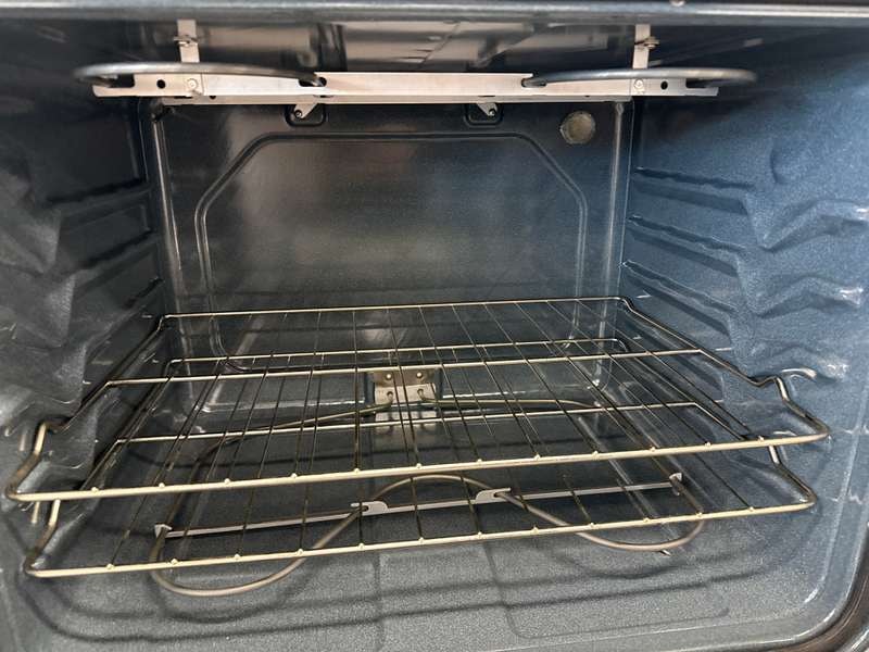 Amana 30" Freestanding Electric Range 4.8 cu. ft White AER6303MFW - Assessment Photo 8