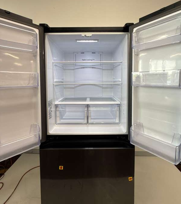 Samsung 33" Counter-Depth French Door Refrigerator 17.5 cu. ft RF18A5101SG - Assessment Photo 8