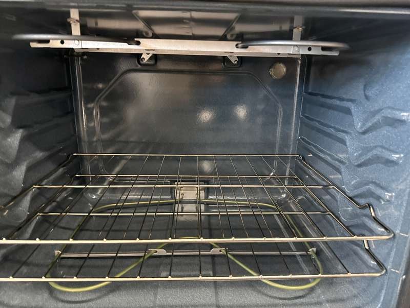 Amana 30" Freestanding Electric Range 4.8 cu. ft AER6303MFB - Assessment Photo 9