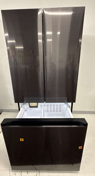 Samsung 33" Counter-Depth French Door Refrigerator 17.5 cu. ft RF18A5101SG - Assessment Photo 9